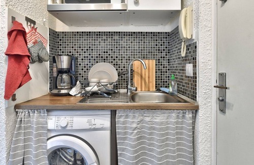 Prado-Perier Apartment | Nice quiet studio at the Beach, with parking