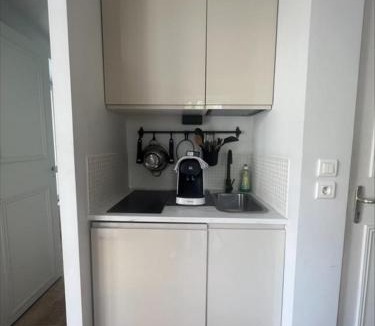 Clermont Ferrand City Centre Apartment | Nice studio overlooking the Notre Dame Cathedral