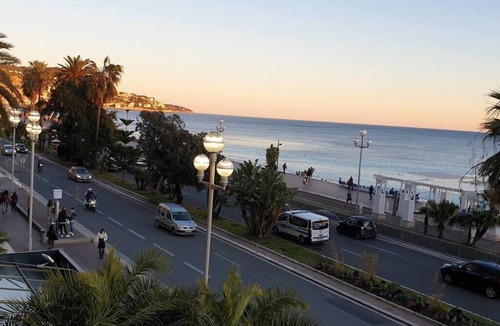 Carre d'Or Apartment | nice view Facing the sea . free parking