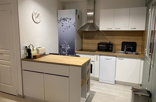 Sanary-sur-Mer Apartment | Nouveau ! Joli T2 Contemporain tt Confort Sanary Centre Clim Reversible Parking