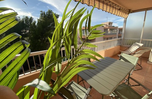 Sanary-sur-Mer Apartment | Nouveau ! Joli T2 Contemporain tt Confort Sanary Centre Clim Reversible Parking