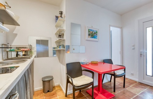 Aiguerelles Villa | Oasis Centre Charme House with Shared Pool, Wi-Fi, and Air Conditioning