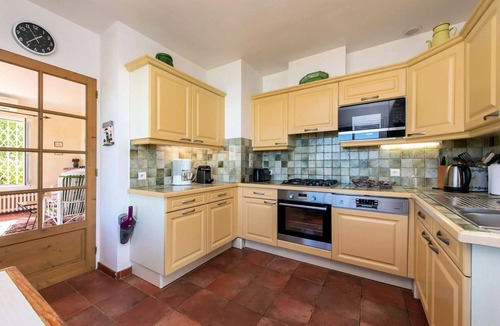 Saint-Mandrier-sur-Mer Villa | Ocean view, 400 m from the beach and the harbor, air conditioning, Wi-Fi