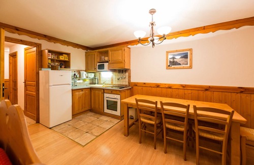 Oz-en-Oisans Apartment | Oisans - Massif des Rousses: Comfortable T4 at the foot of the slopes in Oz-en-Oisans