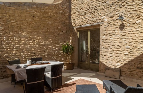 Cabrieres-d'Avignon Apartment | Olivier Apartment with Pool, Mountain View, Wi-Fi, and Air Conditioning