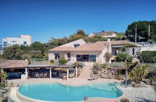La Croix des Gardes Villa | Omkara: Luxurious villa - private pool - facing the sea