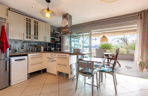 La Ciotat Apartment | On the beach apartment with sea view, Wi-Fi and air conditioning
