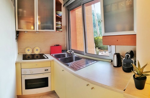 Theoule-sur-Mer Apartment | Panoramic sea views, residence with pool, 5 mins walk to beach & village centre