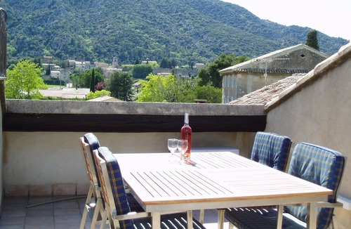 Maubec Apartment | Part of Résidence Lou Boulidou, former vineyard, now unique vacation rentals.