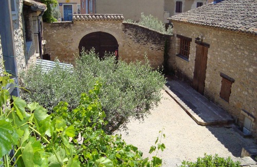 Maubec Apartment | Part of Résidence Lou Boulidou, former vineyard, now unique vacation rentals.