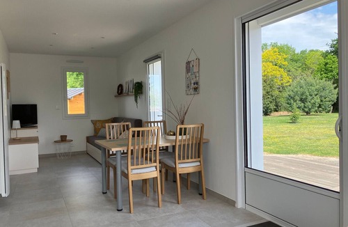 Villeneuve-en-Retz Cottage | Peaceful Cottage with Garden and Convenient Parking