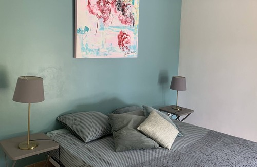 Saint-Marc-Jaumegarde Bed & Breakfast | Peaceful and timeless bedroom