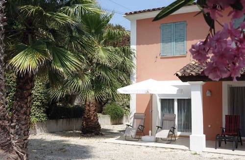 Frejus Villa | Peaceful holiday home near Saint-Aygulf with pool, A/C and private terrace