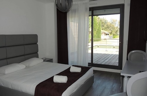 Eguilles Hotel | Pet Friendly Hotel in Aix-en-Provence! Outdoor Pool, Free Parking