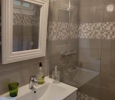 Nant Apartment | Petite maison avec jardin au centre du village