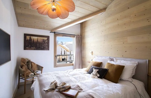 Bergers Apartment | PHOB41 Stunning, very spacious, and bright top-floor apartment at the base of the slopes