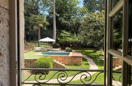 Saint-Cyr-au-Mont-d'Or House | Pierres – A charming home where stone, light, and the good life come togeth