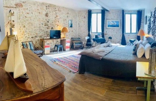 Sanary-sur-Mer House | Pitibi