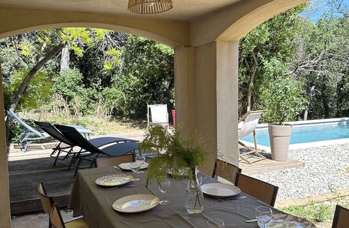 Uchaux House | Pleasant house in a quiet area, swimming pool, air conditioning, WIFI, max 12 pers.