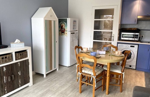 Saint-Cast-le-Guildo Apartment | Pleasant studio with WIFI in the center of Saint Cast for 4 people