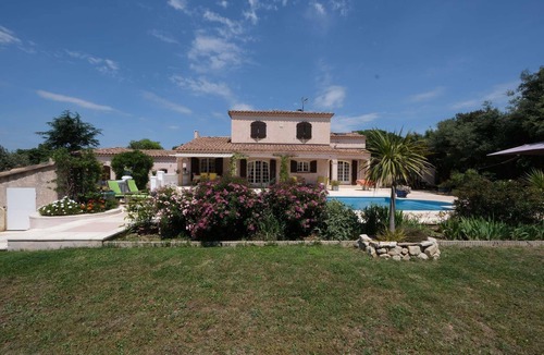 Aureille House | pleasant villa located in aureille, close to the center by foot, in the alpilles park, sleeps 6.