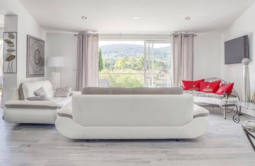 La Cadiere-d'Azur Villa | Plush Villa in La Cadière-d'Azur with Private Pool