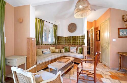 Les Maillans House | Pool house du Clos Sainte Marie