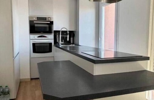 Frejus Port Apartment | Port Fréjus: 3-room apartment with AC, garage, Wi-Fi