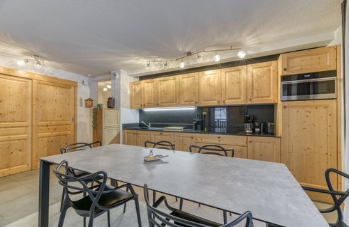 Mont-de-Lans Apartment | Premium Crystal Chalet Apartment with Mountain View, Balcony, and Wi-Fi
