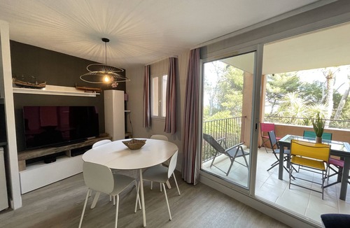 Giens Apartment | Presqu'ile de Giens - Apartment T2 - Terrace sea view - Waterfront