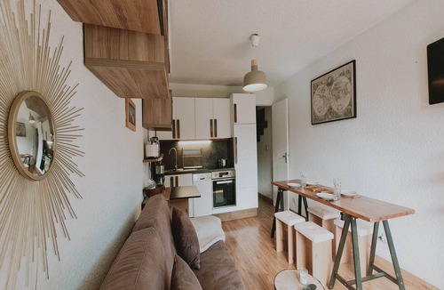Mont-de-Lans House | Prime Location with Amenities