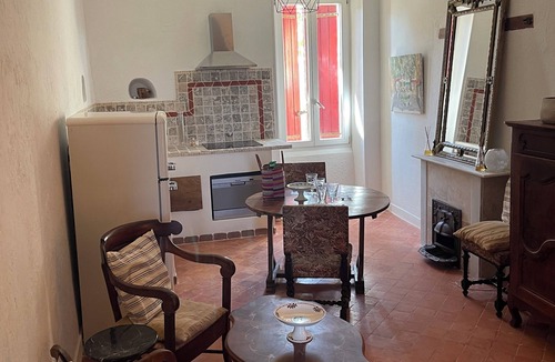 Violes Apartment | PRINCE DE PROVENCE apartment for 2 on 1 floor pets allowed under 18 kg