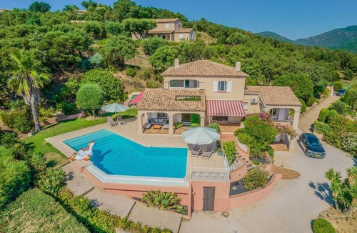 Plage de la Garonnette House | PRIVATE ESTATE - SEA VIEW - CLOSE TO THE BEACH - SWIMMING POOL - 4 BEDROOMS
