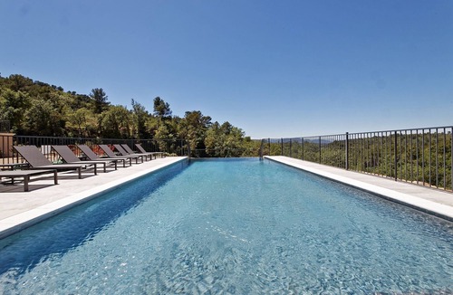 La Celle House | Private hamlet with swimming pool in the heart of a winegrowing estate in Provence