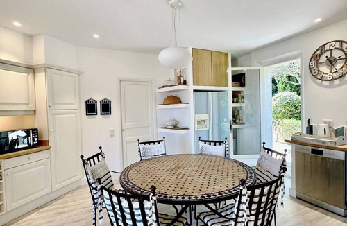 Grimaud Villa | Private panoramic villa in Grimaud. It has a pool and overlooks the Bay of St. Tropez. Enjoy complete privacy with no line of sight from your surroundings.