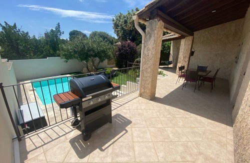 Roquemaure House | Private villa with swimming pool in Provence
