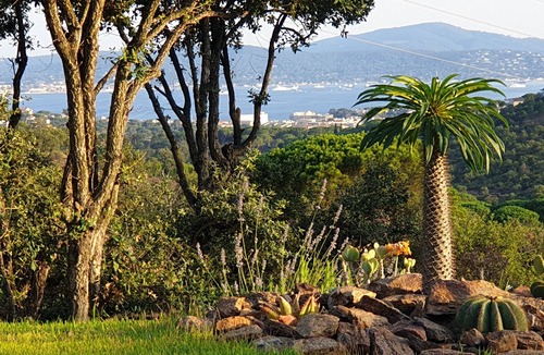 Sainte-Maxime Villa | Propriété au Calme Avec Très Belle vue sur Saint Tropez