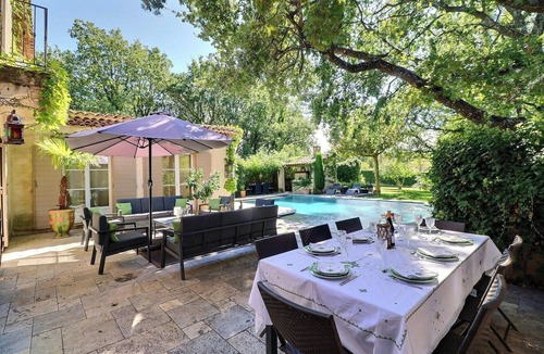 Saint-Cannat House | Provençal farmhouse with two pools near Aix