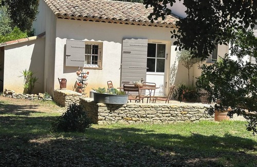 Saint-Cannat House | Provençal farmhouse in the pine forest