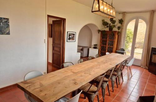Maubec House | Provençal Mansion With Pool In Maubec Luberon