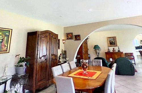 L'Isle-sur-la-Sorgue Villa | Provençal villa with pool