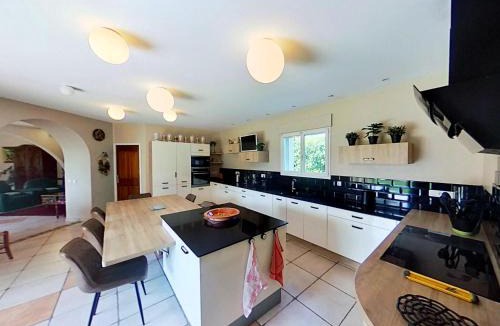 L'Isle-sur-la-Sorgue Villa | Provençal villa with pool