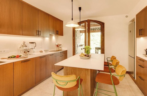 Saint-Saturnin-les-Apt House | Provençal charm with friends or family. Just a stone's throw from Gordes and Roussillon.