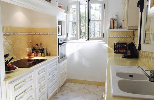 Grimaud Villa | Provencal country house in a secure estate.