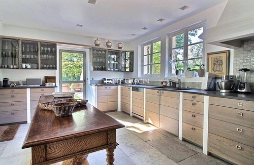 Lambesc House | Provençal country house in Lambesc, estate with a tennis court