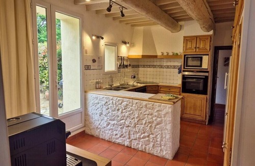 Maubec House | Provençal mansion with pool in Maubec Luberon