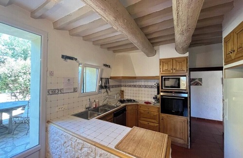Maubec House | Provençal mansion with pool in Maubec Luberon