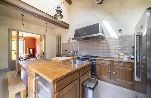 La Croix des Gardes Villa | Provencal Palace 500m from the sea - private pool