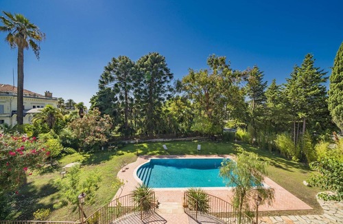 La Croix des Gardes Villa | Provencal Palace 500m from the sea - private pool