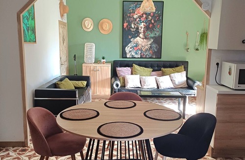 Lourmarin House | Provence farm luberon 3 bedrooms swimming pool air conditioning lourmarin center
